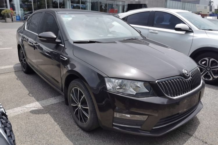 Used Skoda Octavia 2017 1.6L Automatic Smart Drive Edition Front Right 45 Deg