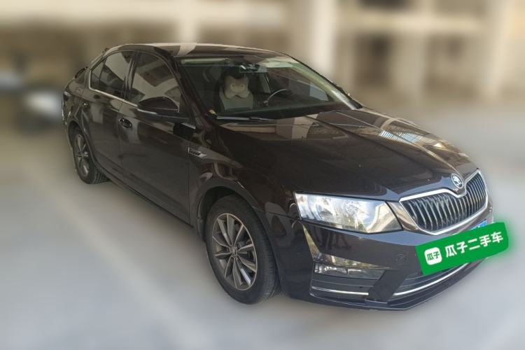 Used Skoda Octavia 2017 1.6L Automatic Chuanxing Edition Front Right 45 Deg