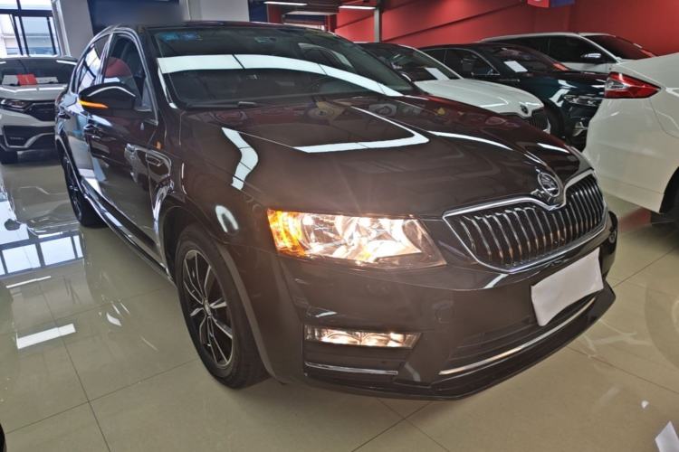 Used Skoda Octavia 2017 1.6L Automatic Smart Drive Edition Front Right 45 Deg