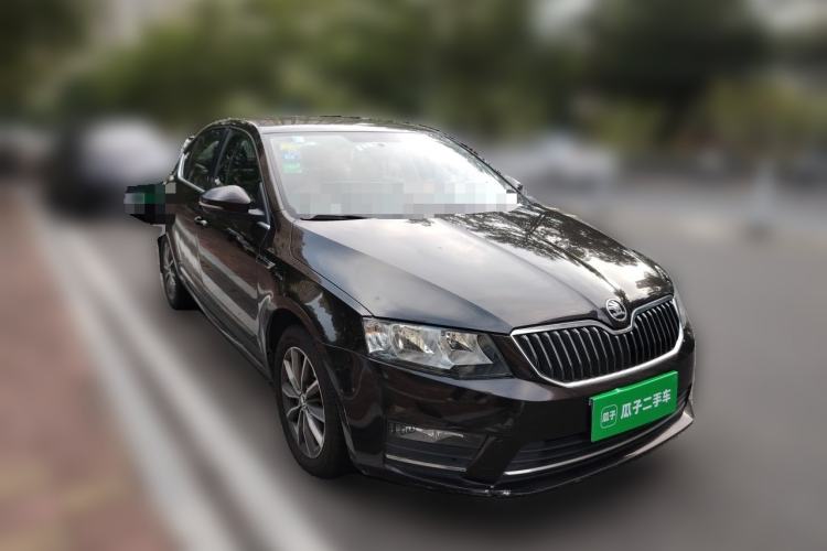 Used Skoda Octavia 2017 1.6L Automatic Chuanxing Edition Front Right 45 Deg