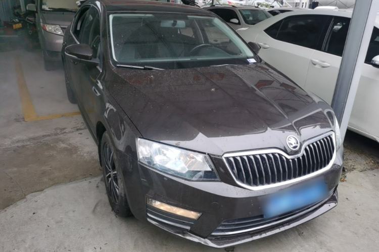 Used Skoda Octavia 2017 1.6L Automatic Smart Drive Edition Front Right 45 Deg