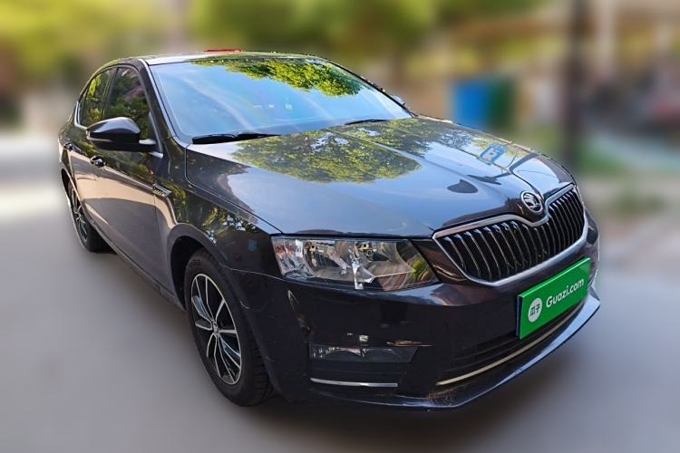 Used Skoda Octavia 2017 1.6L Manual Smart Drive Edition Front Right 45 Deg
