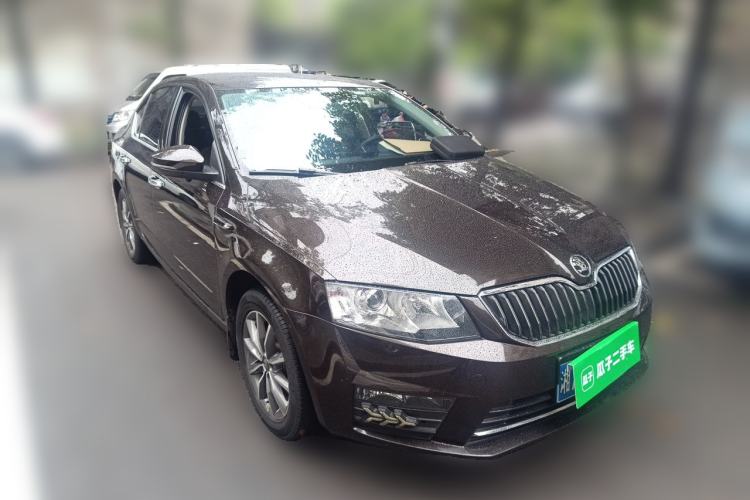 Used Skoda Octavia 2017 1.6L Automatic Chuanxing Edition Front Right 45 Deg