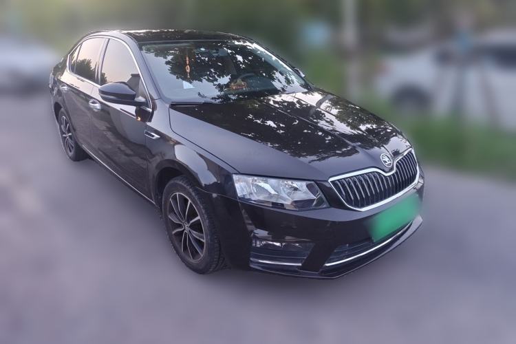 Used Skoda Octavia 2017 1.6L Automatic Smart Drive Edition Front Right 45 Deg