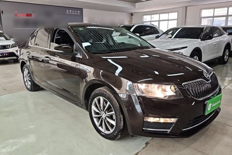 Used Skoda Octavia 2017 Classic Model 1.6L Automatic Comfort Edition Front Right 45 Deg
