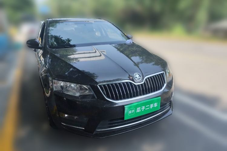 Used Skoda Octavia 2017 1.6L Automatic Smart Drive Edition Front Right 45 Deg