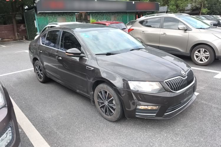 Used Skoda Octavia 2017 1.6L Automatic Smart Drive Edition Front Right 45 Deg