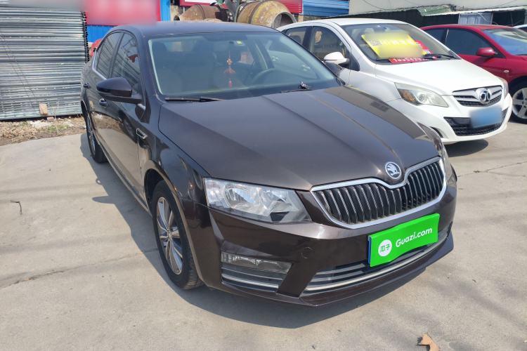 Used Skoda Octavia 2017 1.6L Automatic Chuanxing Edition Front Right 45 Deg