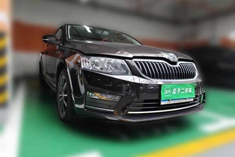 Used Skoda Octavia 2017 1.6L Manual Smart Drive Edition Front Right 45 Deg