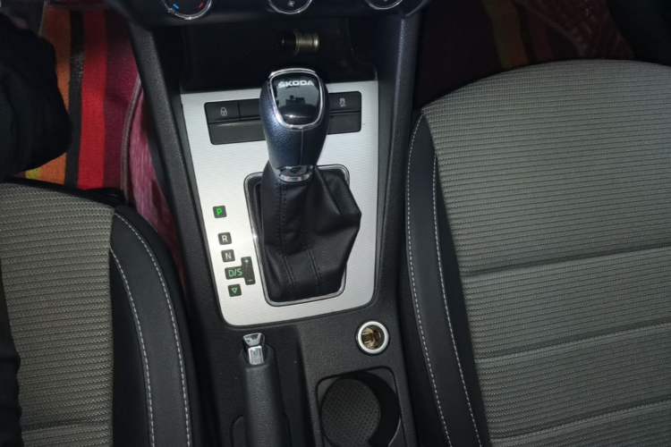 Used Skoda Octavia 2017 1.6L Automatic Chuanxing Edition Gear Lever