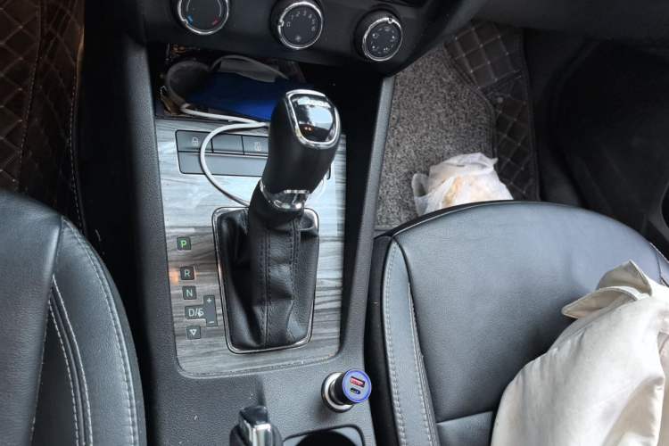 Used Skoda Octavia 2017 1.6L Automatic Smart Drive Edition Gear Lever