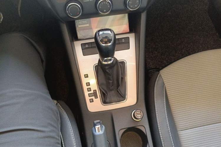 Used Skoda Octavia 2017 1.6L Automatic Chuanxing Edition Gear Lever