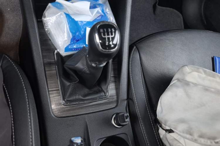Used Skoda Octavia 2017 1.6L Manual Smart Drive Edition Gear Lever