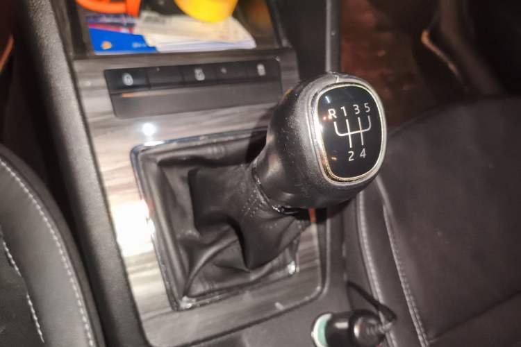 Used Skoda Octavia 2017 1.6L Manual Smart Drive Edition Gear Lever
