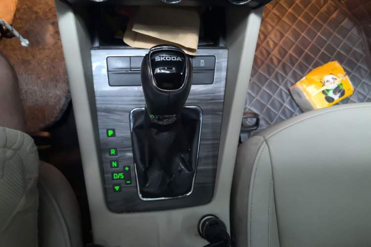 Used Skoda Octavia 2017 1.6L Automatic Smart Drive Edition Gear Lever
