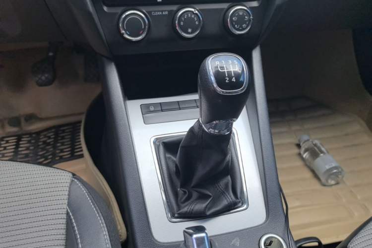 Used Skoda Octavia 2017 1.6L Manual Trend Edition Gear Lever