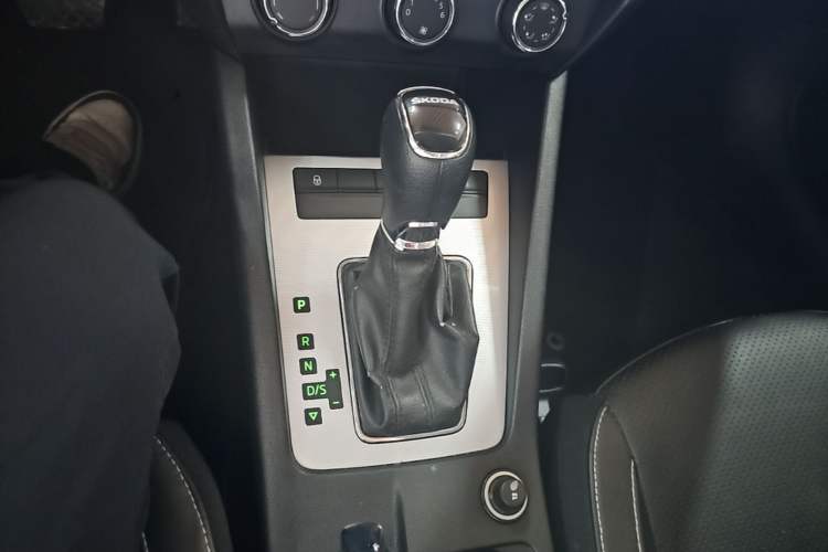 Used Skoda Octavia 2017 1.6L Automatic Chuanxing Edition Gear Lever