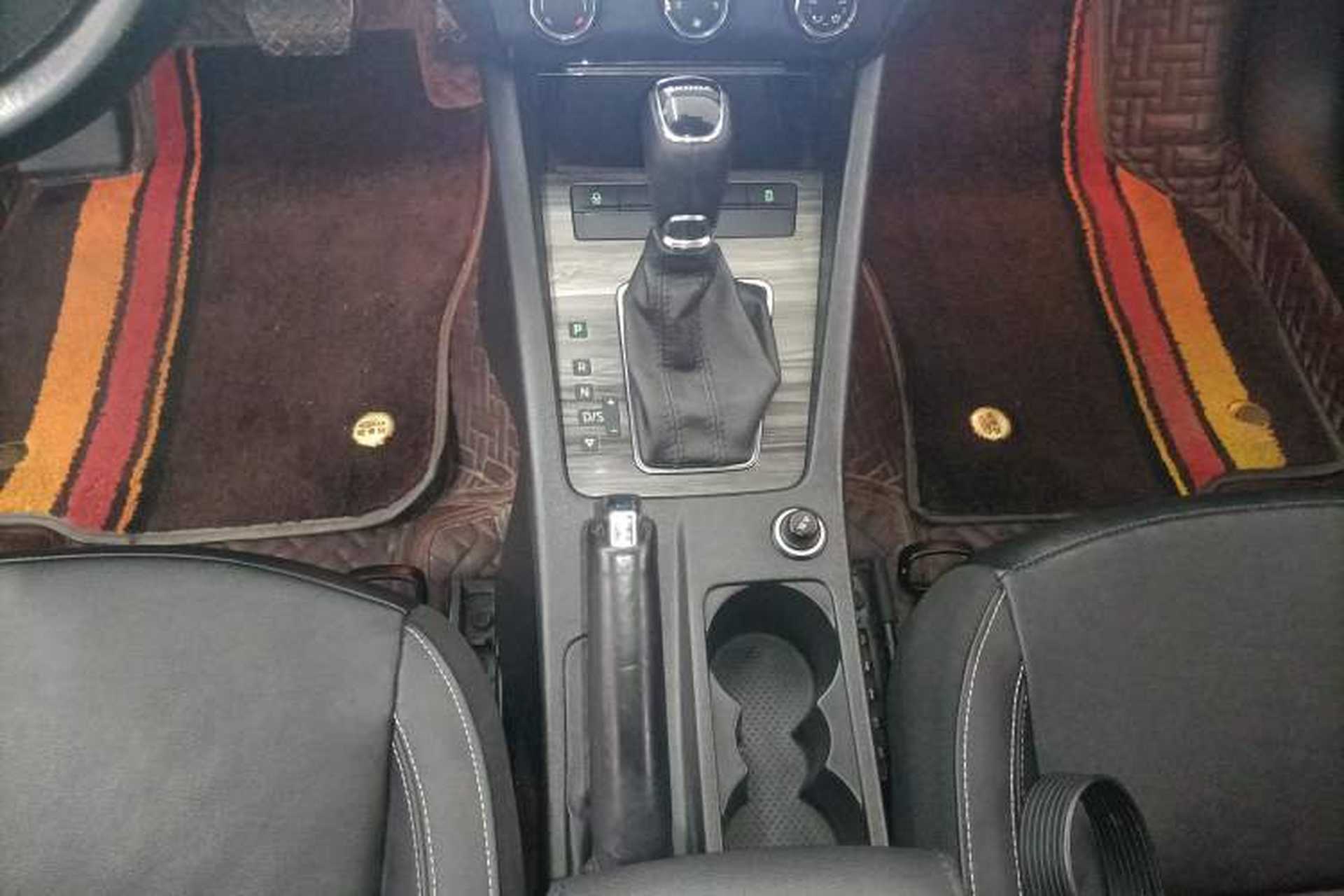 Used Skoda Octavia 2017 1.6L Automatic Smart Drive Edition Gear Lever