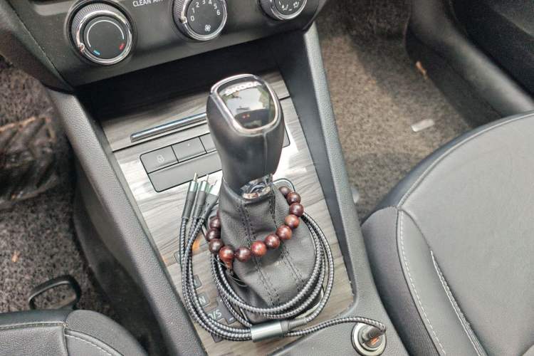 Used Skoda Octavia 2017 1.6L Automatic Smart Drive Edition Gear Lever