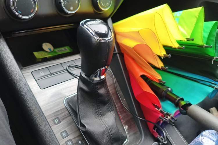 Used Skoda Octavia 2017 1.6L Automatic Smart Drive Edition Gear Lever