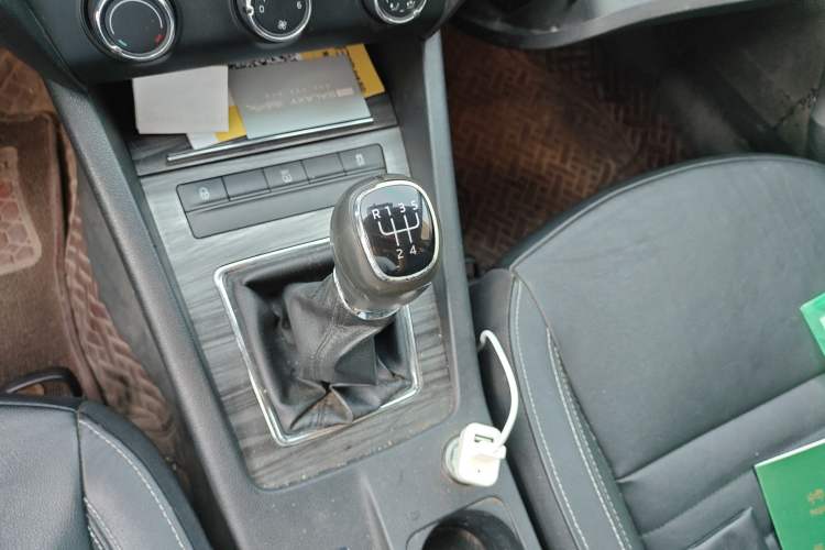 Used Skoda Octavia 2017 1.6L Manual Smart Drive Edition Gear Lever