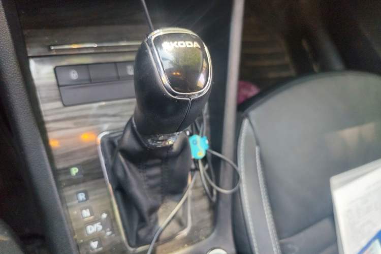 Used Skoda Octavia 2017 1.6L Automatic Smart Drive Edition Gear Lever