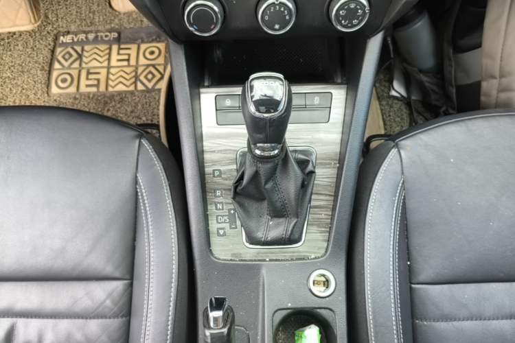 Used Skoda Octavia 2017 1.6L Automatic Smart Drive Edition Gear Lever