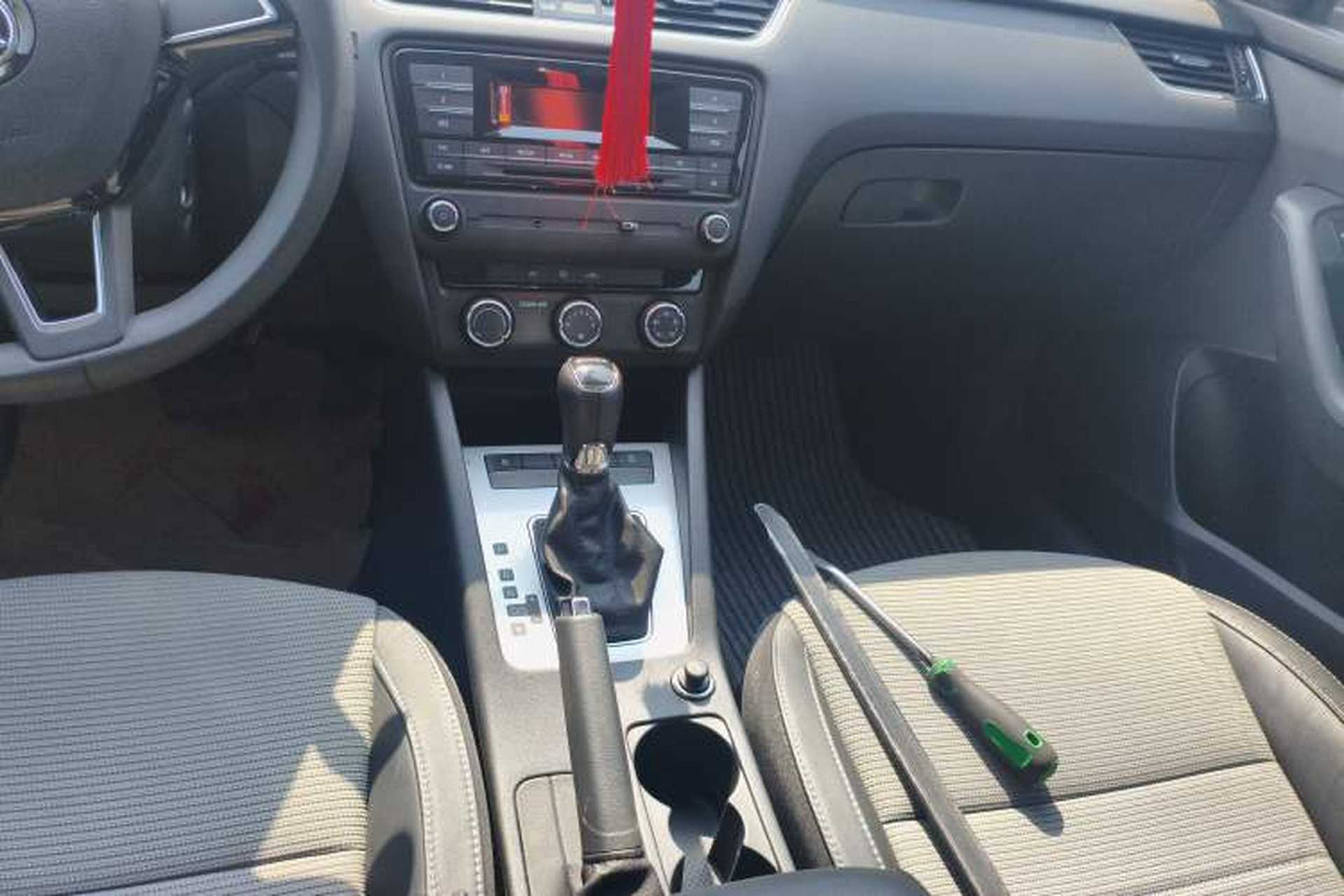 Used Skoda Octavia 2017 1.6L Automatic Chuanxing Edition Gear Lever