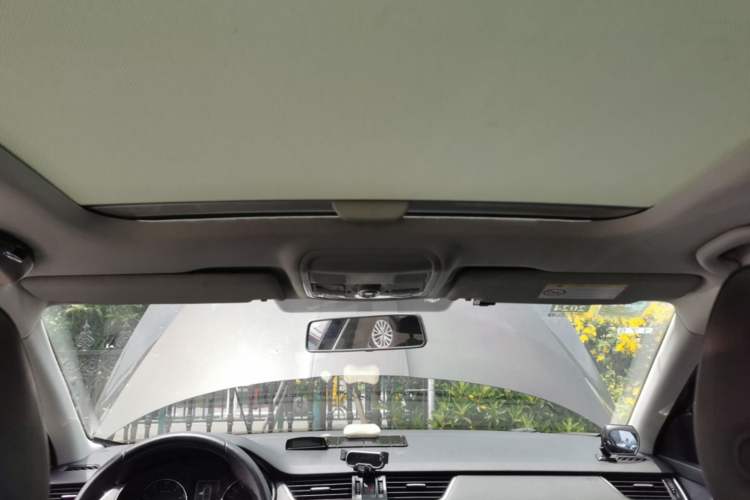 Used Skoda Octavia 2017 1.6L Automatic Smart Drive Edition Headliner