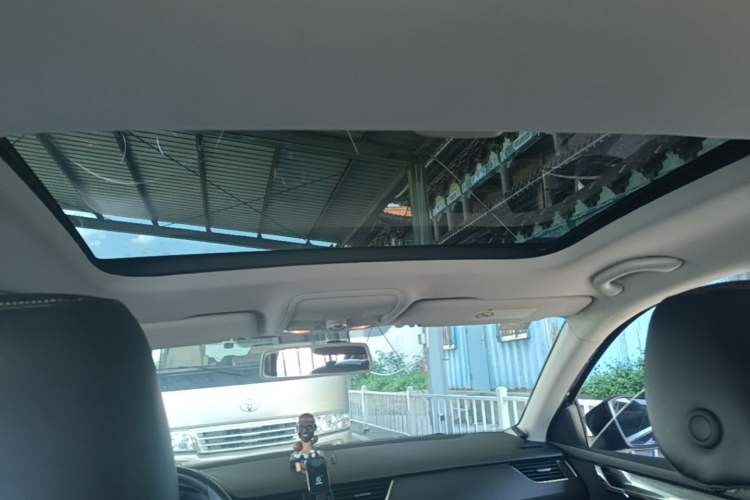 Used Skoda Octavia 2017 1.6L Automatic Smart Drive Edition Headliner