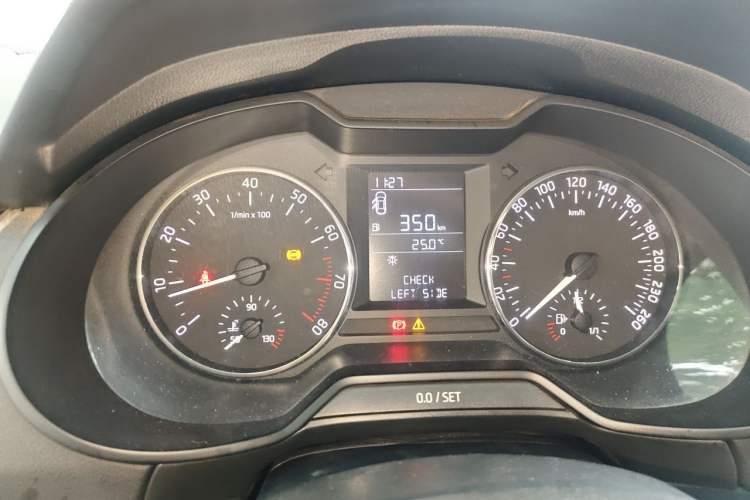 Used Skoda Octavia 2017 1.6L Manual Front-Wheel-Drive Version Instrument Cluster