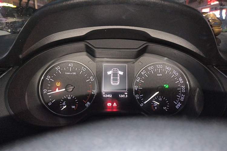 Used Skoda Octavia 2017 1.6L Automatic Smart Drive Edition Instrument Cluster