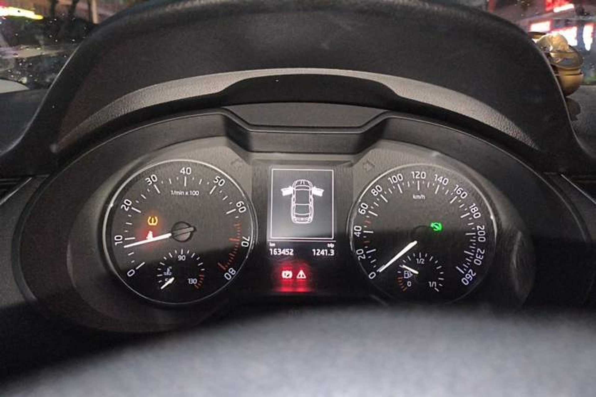 Used Skoda Octavia 2017 1.6L Automatic Smart Drive Edition Instrument Cluster