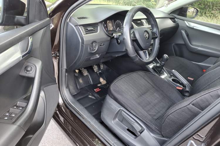 Used Skoda Octavia 2017 1.6L Manual Trend Edition Interior 1