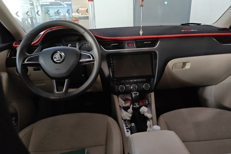 Used Skoda Octavia 2017 1.6L Automatic Chuanxing Edition Interior 2