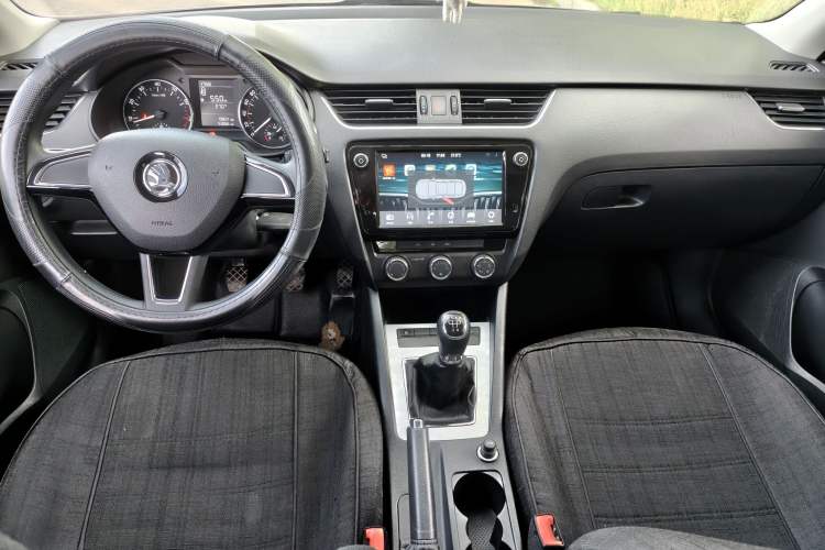 Used Skoda Octavia 2017 1.6L Manual Trend Edition Interior 3