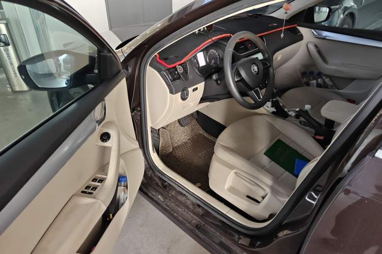 Used Skoda Octavia 2017 1.6L Automatic Chuanxing Edition Interior 3