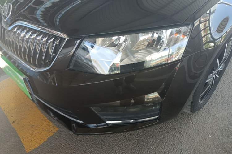 Used Skoda Octavia 2017 1.6L Automatic Smart Drive Edition Left Front Headlight