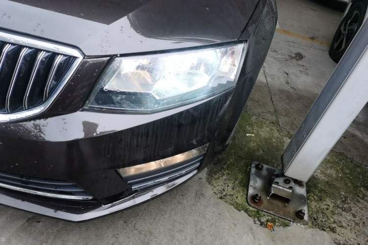 Used Skoda Octavia 2017 1.6L Automatic Smart Drive Edition Left Front Headlight