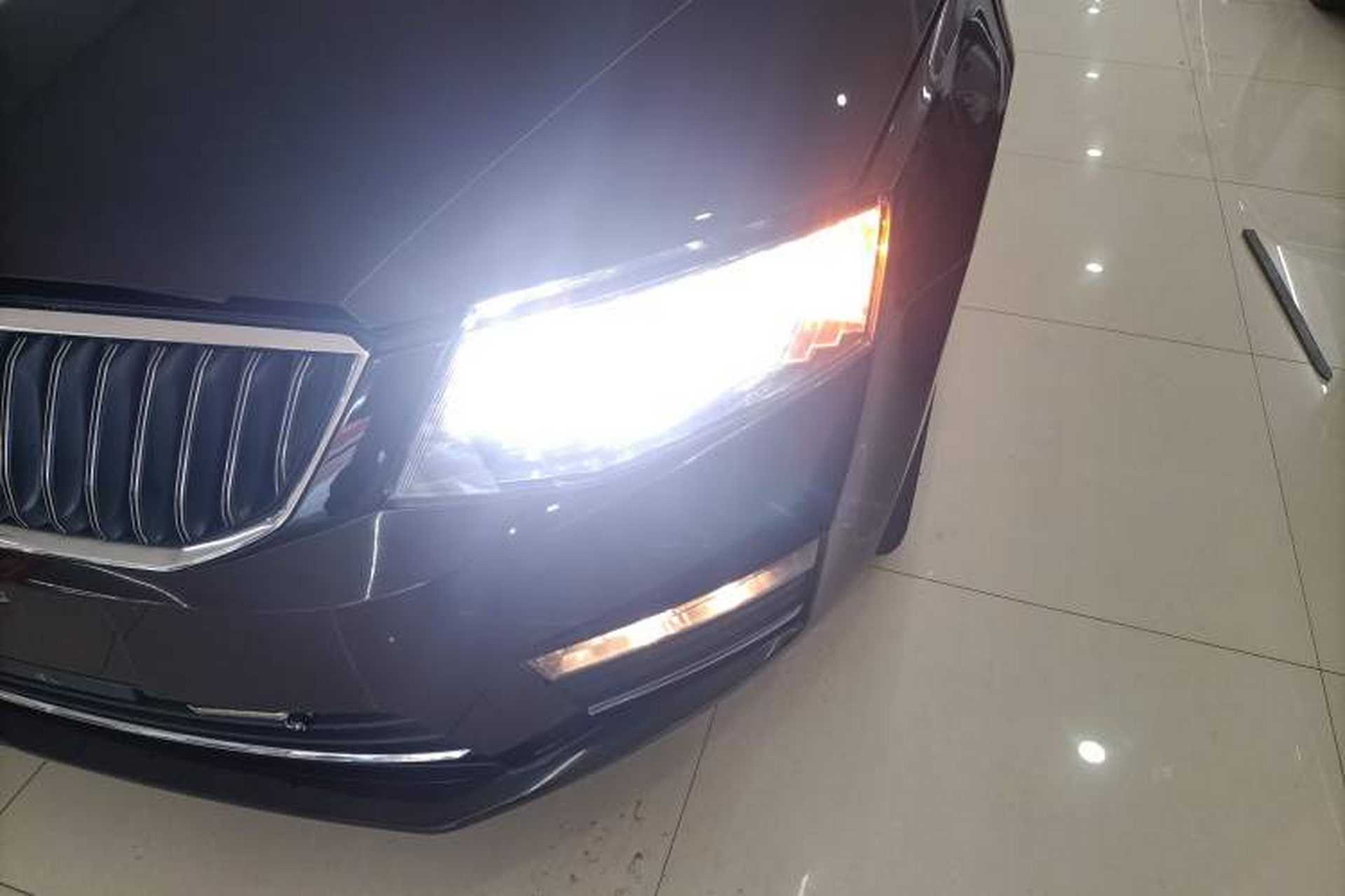 Used Skoda Octavia 2017 1.6L Automatic Smart Drive Edition Left Front Headlight