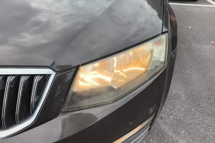 Used Skoda Octavia 2017 1.6L Automatic Smart Drive Edition Left Front Headlight