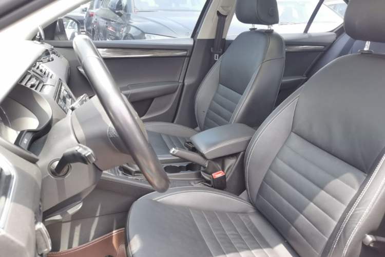 Used Skoda Octavia 2017 1.6L Automatic Smart Drive Edition Left Front Seat