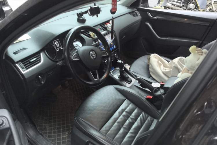 Used Skoda Octavia 2017 1.6L Automatic Smart Drive Edition Left Front Seat