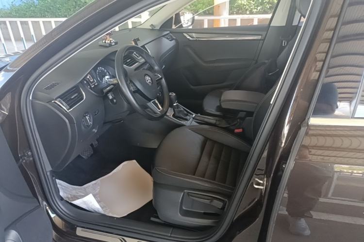Used Skoda Octavia 2017 1.6L Automatic Smart Drive Edition Left Front Seat
