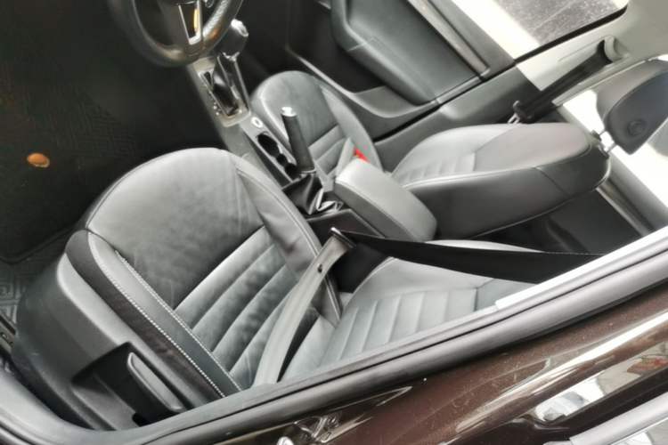 Used Skoda Octavia 2017 1.6L Automatic Smart Drive Edition Left Front Seat