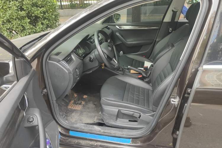 Used Skoda Octavia 2017 TSI280 DSG Smart Drive Edition Left Front Seat