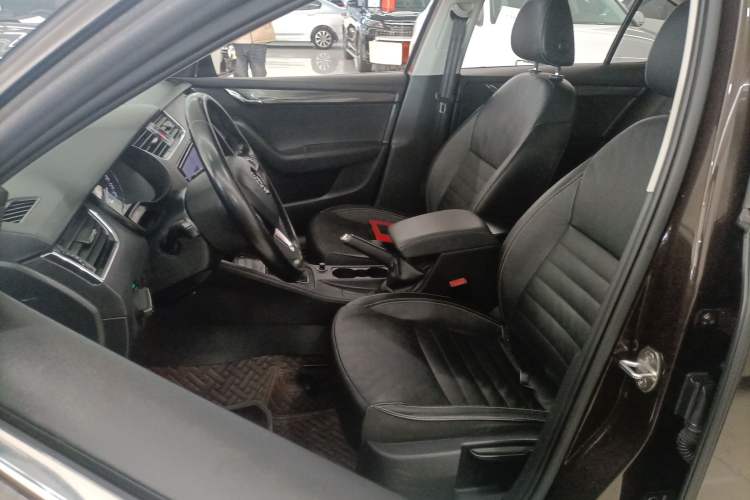 Used Skoda Octavia 2017 1.6L Automatic Smart Drive Edition Left Front Seat