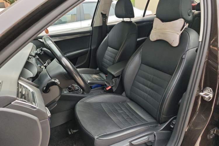 Used Skoda Octavia 2017 1.6L Automatic Smart Drive Edition Left Front Seat