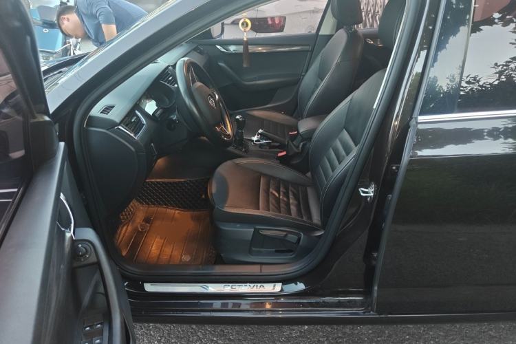Used Skoda Octavia 2017 1.6L Automatic Smart Drive Edition Left Front Seat