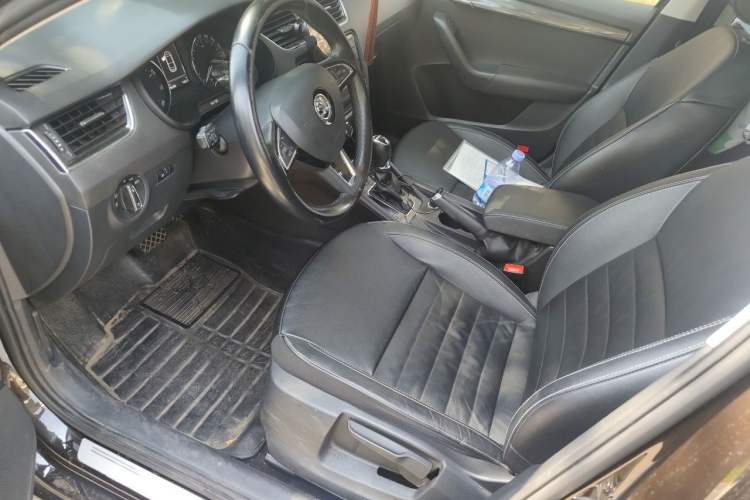 Used Skoda Octavia 2017 1.6L Automatic Smart Drive Edition Left Front Seat